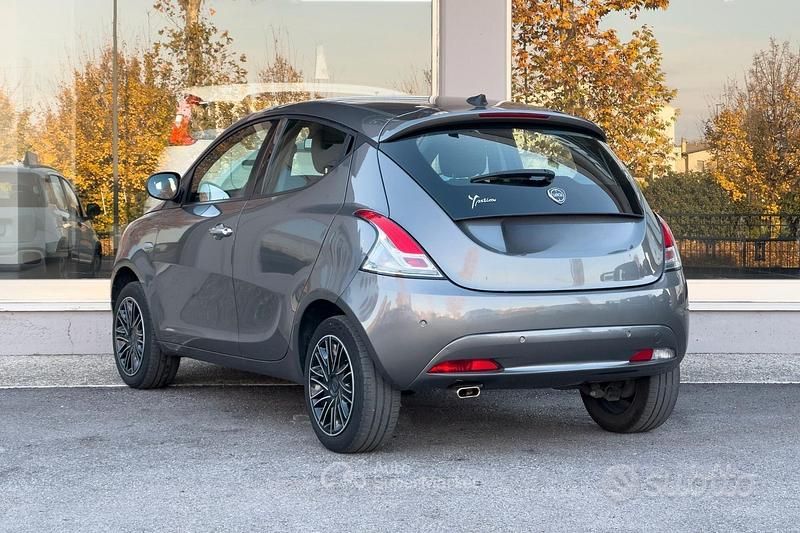 Usata Lancia Ypsilon S 69 CV (50 kW) 2022 Argento Utilitaria