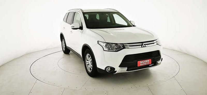 Usata Mitsubishi Outlander Instyle 150 CV (110 kW) 2015 Bianco SUV