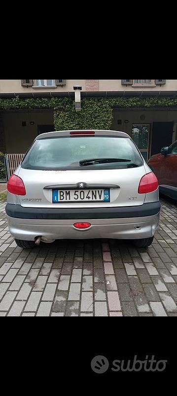 Usata Peugeot 206 75 CV (55 kW) 2000 Grigio Berlina