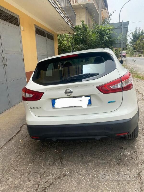 Usata Nissan Qashqai Acenta 110 CV (80 kW) 2016 Bianco SUV