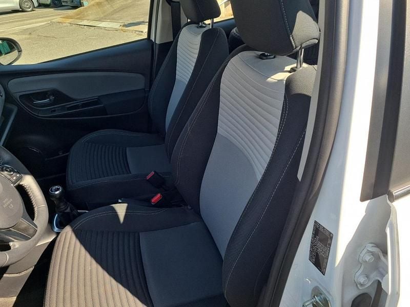 Usata Toyota Yaris 107 CV (78 kW) 2019 Bianco Utilitaria