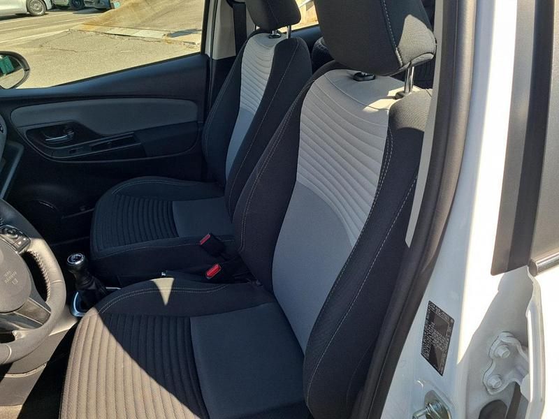 Usata Toyota Yaris Active 107 CV (78 kW) 2019 Bianco Utilitaria