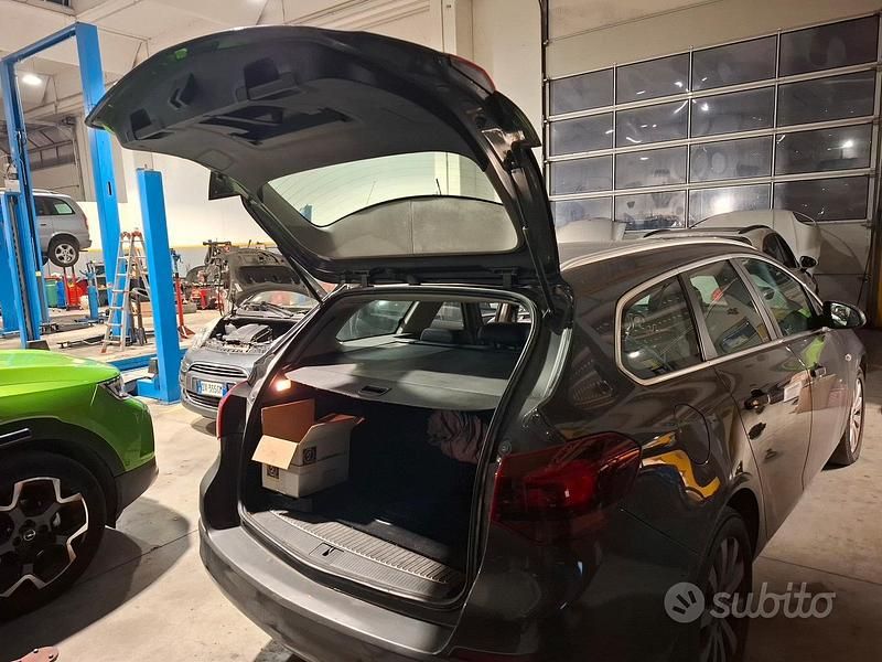 Usata Opel Astra 2010 Grigio Station wagon