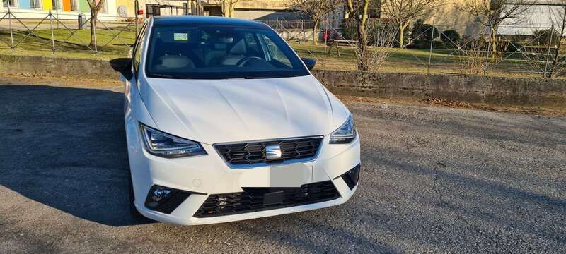 Usata 2023 Seat Ibiza FR Tre volumi | 17.000 € (Buon prezzo) - Immagine 1/4