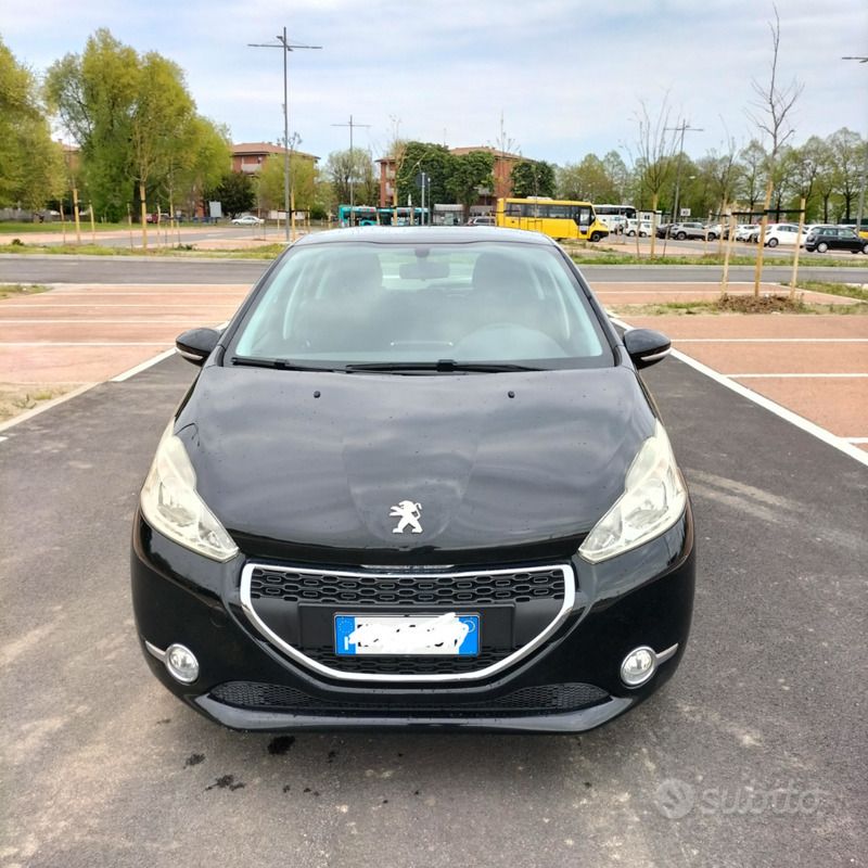 Usata Peugeot 208 Active 82 CV (60 kW) 2014 Nero Utilitaria