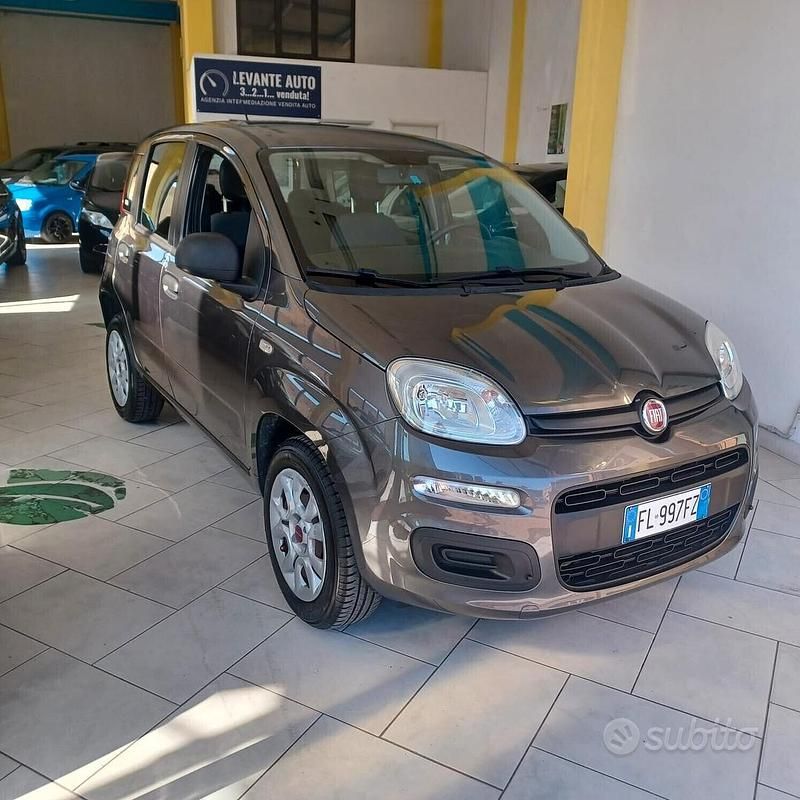 Grigio Usata 2017 Fiat Panda Tre volumi | 6500 € - Immagine 1/4