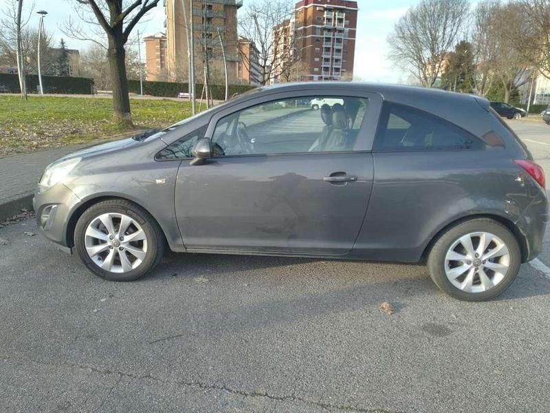 Usata Opel Corsa Edition 86 CV (63 kW) 2012 Bronzo Utilitaria