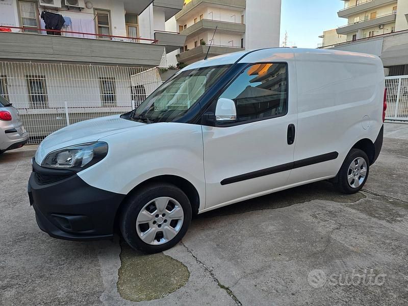 Usata Fiat Doblò Easy 95 CV (69 kW) 2020 Bianco Monovolume