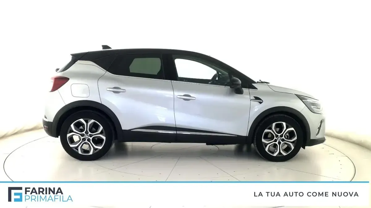 Usado Renault Captur Techno 93 CV (68 kW) 2022 Gris SUV