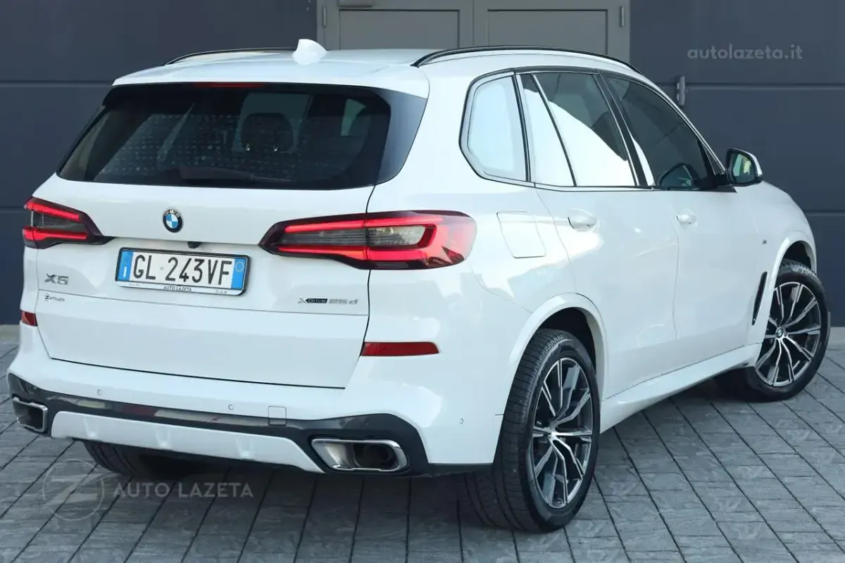 Usata BMW X5 Efficient Dynamics 231 CV (169 kW) 2022 Bianco metallizzato SUV