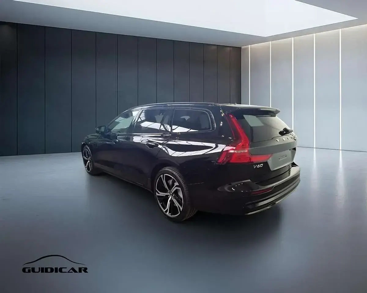 Nuova Volvo V60 R-Design 197 CV (144 kW) 2026 Onyx black Station wagon