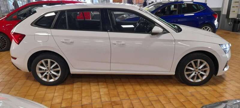 Usata Skoda Scala Ambition 116 CV (85 kW) 2020 Bianco magnolia / pastello Utilitaria