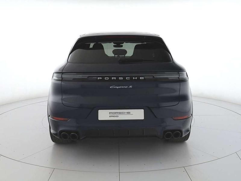 Usata Porsche Cayenne 519 CV (381 kW) 2024 Blu algarve metallizzato SUV