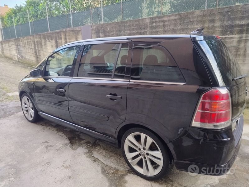 Usata Opel Zafira 140 CV (102 kW) 2009 Nero Monovolume