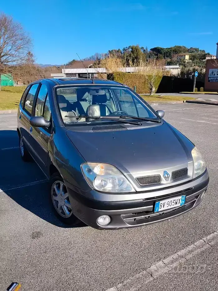 Usata Renault Scénic Authentique 102 CV (75 kW) 2001 Bluazzurro Monovolume