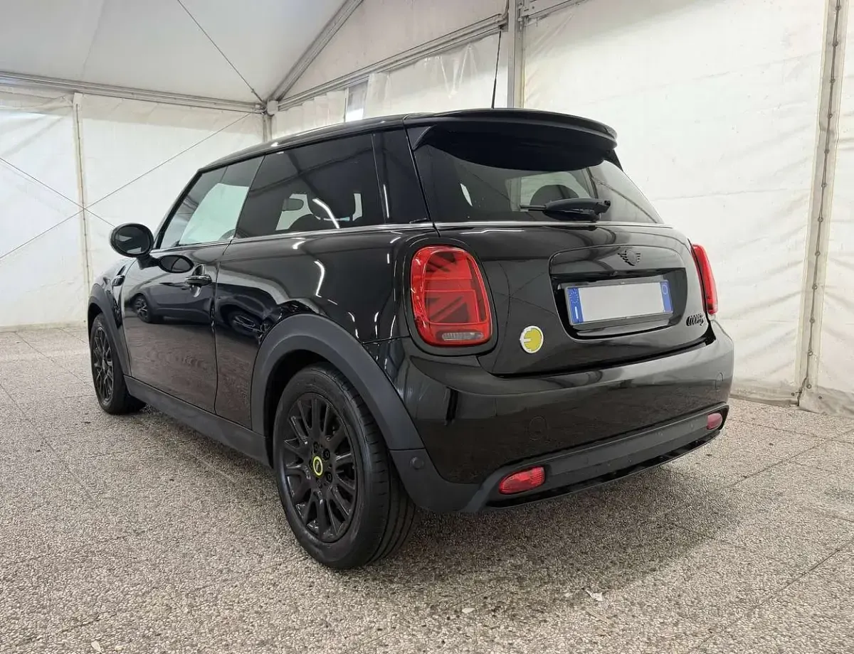 Usata Mini Cooper SE Classic 75 kW (102 CV) 2022 Nero Utilitaria