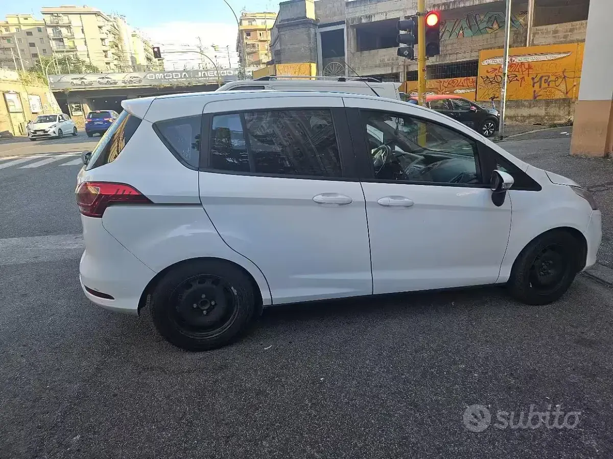 Usata Ford B-MAX 90 CV (66 kW) 2017 Bianco Monovolume