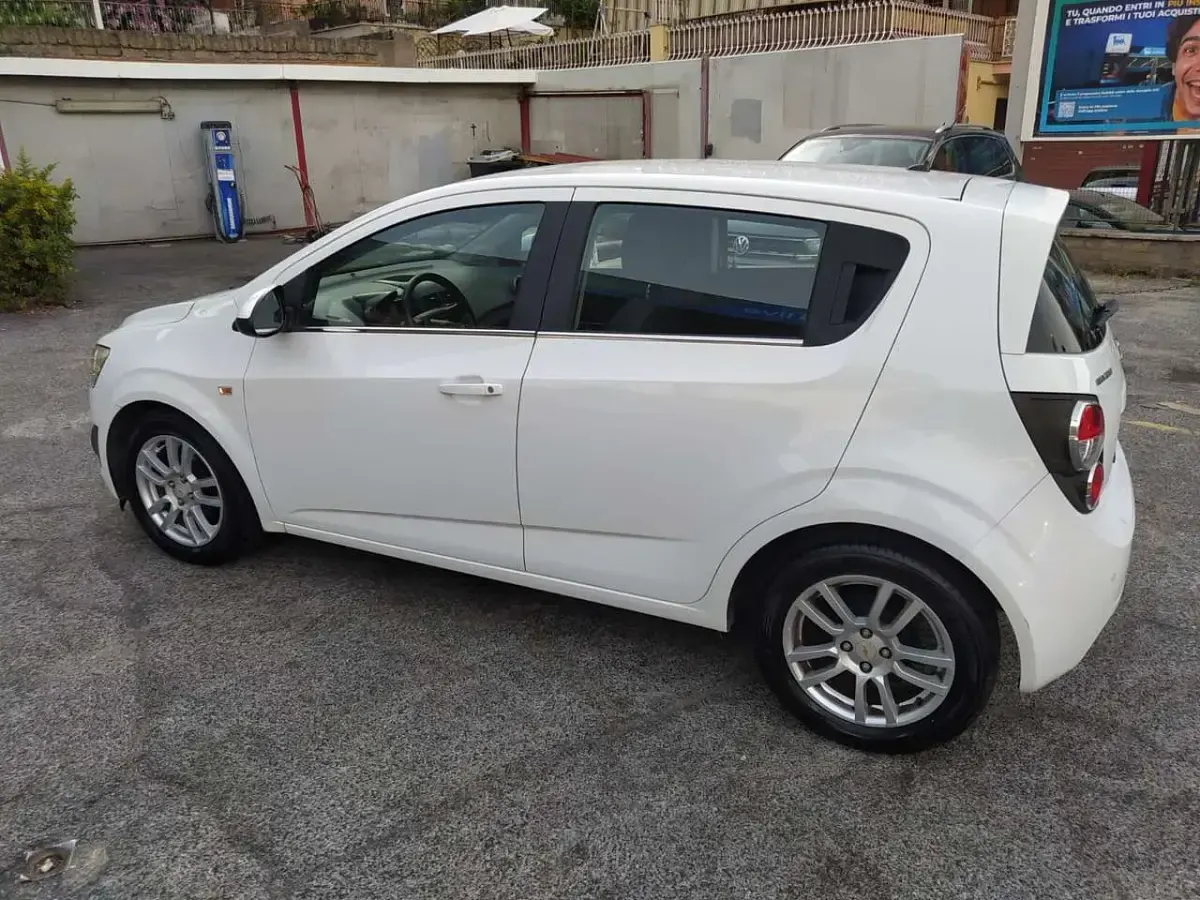 Usata Chevrolet Aveo LT 86 CV (63 kW) 2012 Bianco Berlina
