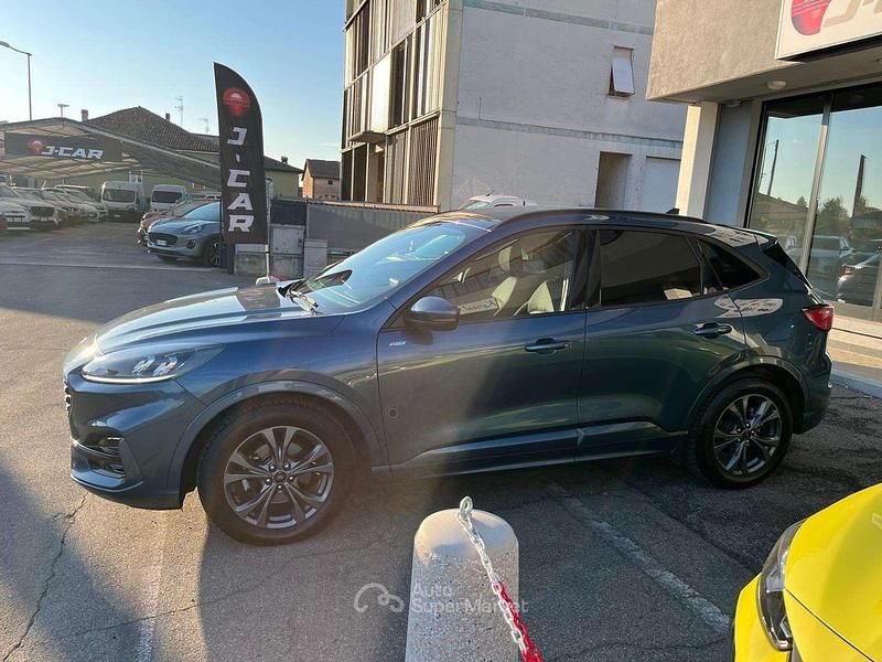Usata Ford Kuga ST-Line 120 CV (88 kW) 2024 Blu met SUV