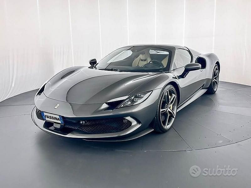 Usata Ferrari 296 830 CV (610 kW) 2023 Grigio Cabrio