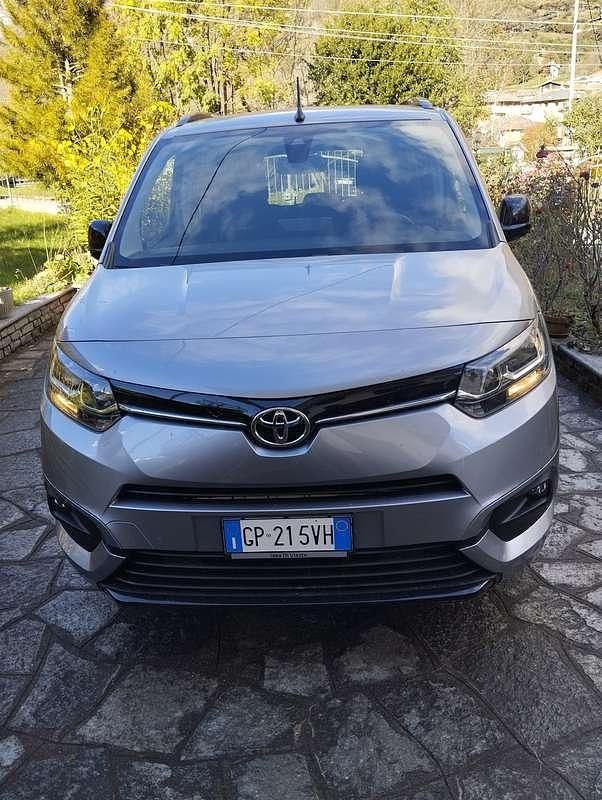 Usata Toyota Proace City City 110 CV (80 kW) 2023 Argento Monovolume