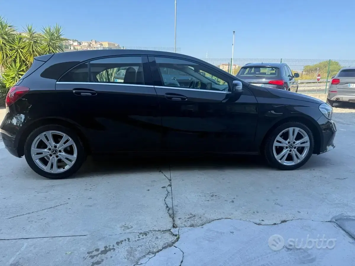 Usata Mercedes A180 Executive 109 CV (80 kW) 2018 Nero Berlina