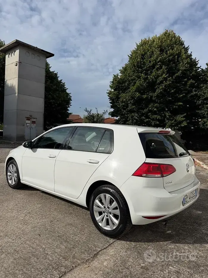 Usata VW Golf VII Highline 105 CV (77 kW) 2013 Bianco Berlina