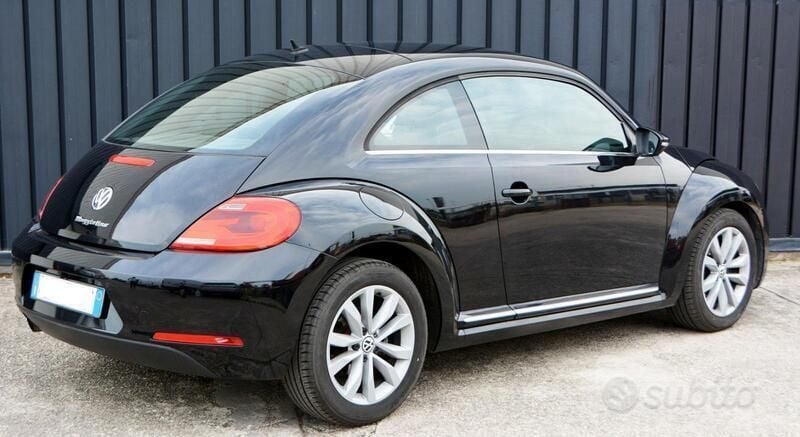 Usata VW Beetle 105 CV (77 kW) 2012 Nero Utilitaria