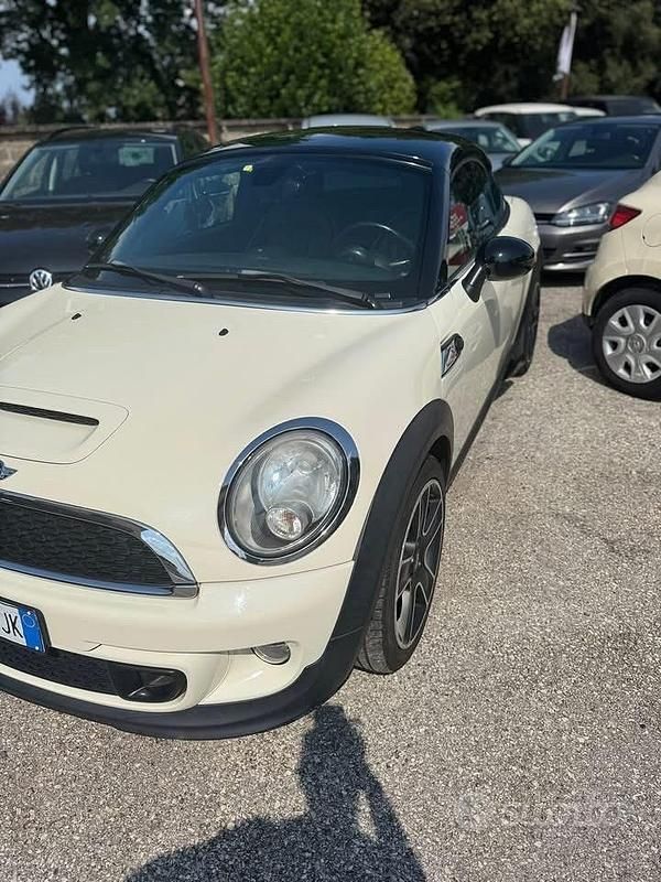 Usata Mini Coupé 143 CV (105 kW) 2013 Giallo Coupé