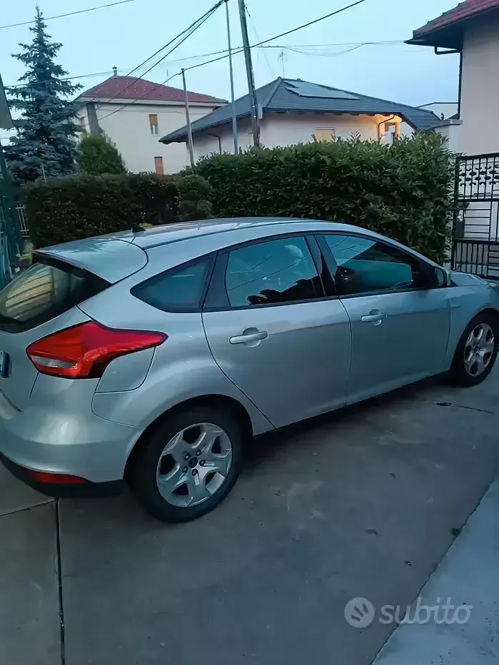 Usata Ford Focus 95 CV (69 kW) 2015 Grigio Berlina