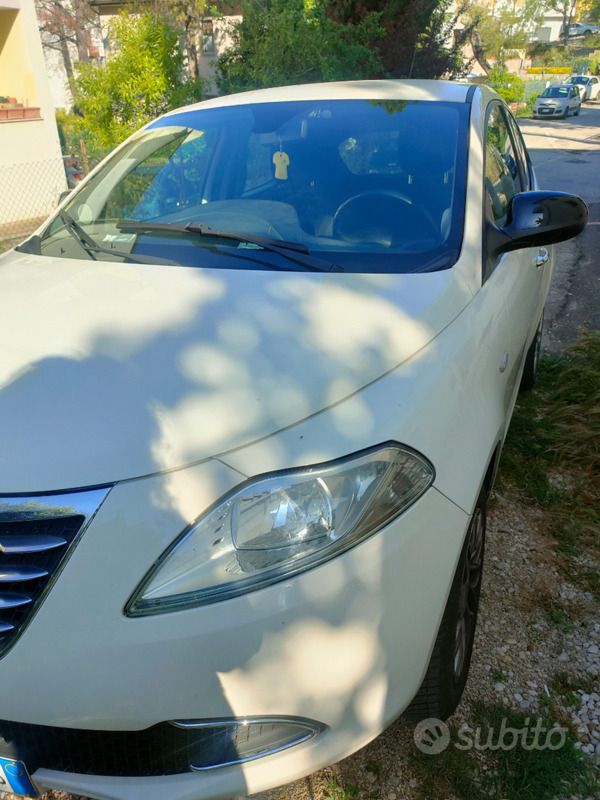 Usata Lancia Ypsilon 80 CV (58 kW) 2015 Bianco Utilitaria