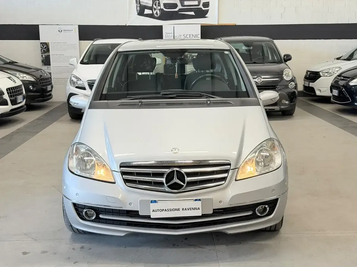 Usata Mercedes A180 Avantgarde 109 CV (80 kW) 2012 Argento Berlina