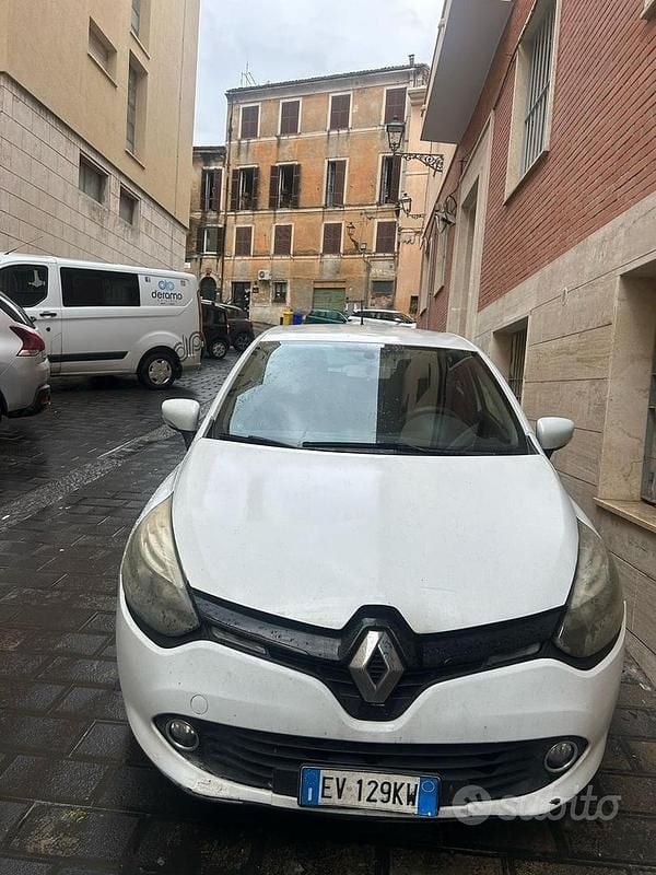 Bianco Usata 2014 Renault Clio IV Due volumi | 2000 € (Super prezzo) - Immagine 1/4