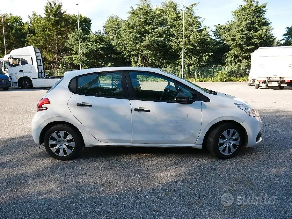 Usata Peugeot 208 75 CV (55 kW) 2015 Bianco Utilitaria