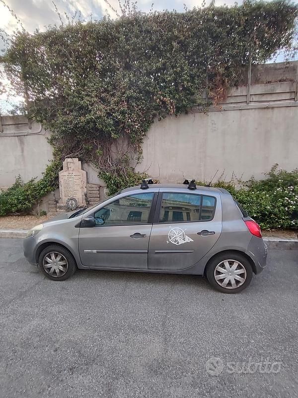 Usata Renault Clio III 58 CV (42 kW) 2009 Grigio Berlina