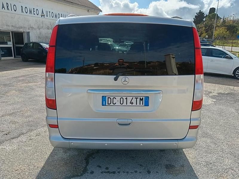 Begagnad Mercedes Viano 204 HK (150 kW) 2006 Silver Minibuss