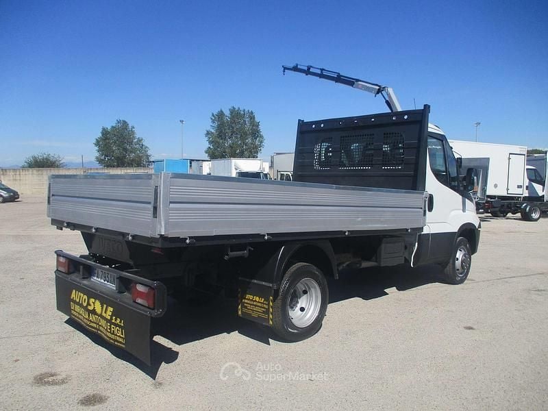 Usata Iveco Daily 106 CV (77 kW) 2015 Bianco