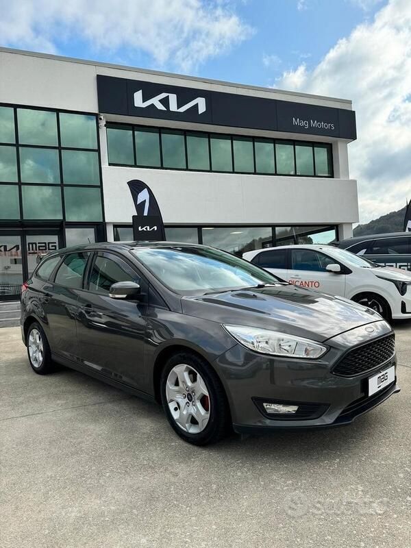 Usata Ford Focus 120 CV (88 kW) 2015 Grigio Station wagon