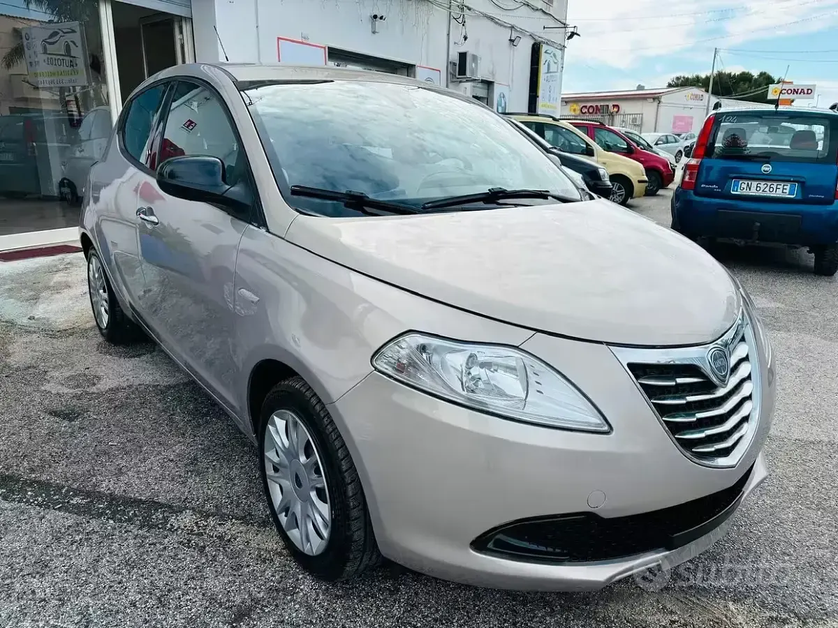 Usata Lancia Ypsilon Gold 69 CV (50 kW) 2012 Beige Utilitaria