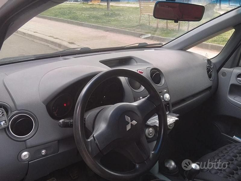 Usata Mitsubishi Colt 95 CV (69 kW) 2005 Grigio Utilitaria