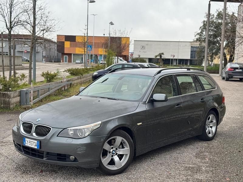 Usata BMW 530 231 CV (169 kW) 2005 Grigio Station wagon