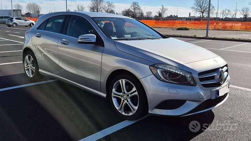 Usata Mercedes A180 109 CV (80 kW) 2012 Grigio Berlina