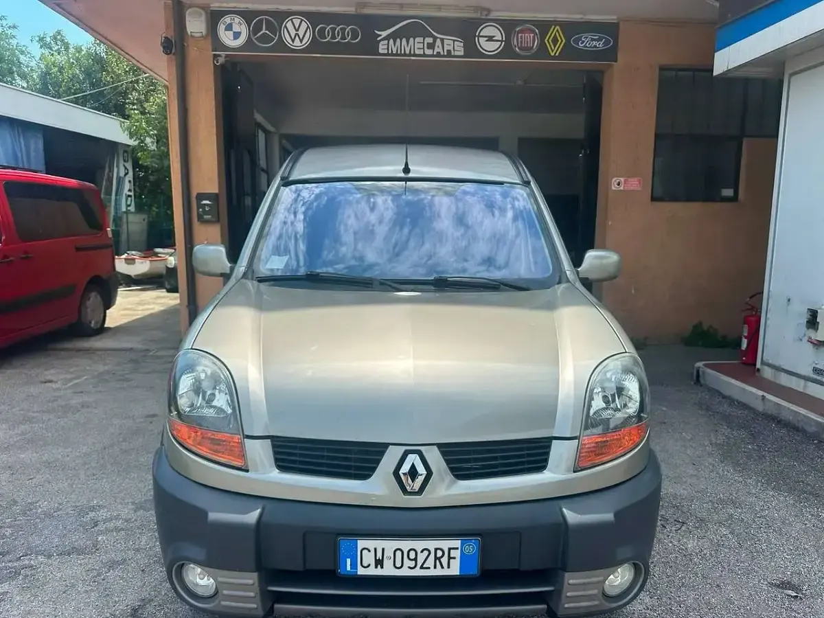 Usata Renault Kangoo Privilege 84 CV (61 kW) 2005 Grigio Monovolume