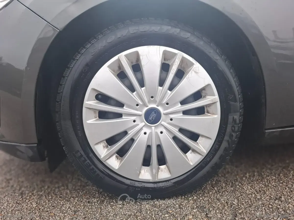 Usata Ford Focus S 95 CV (69 kW) 2017 Gray Station wagon