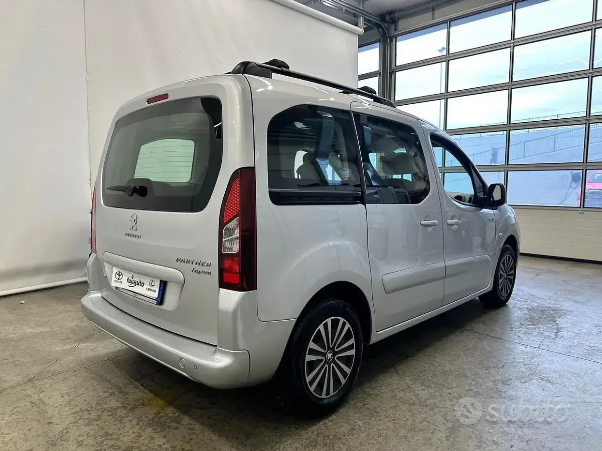 Usata Peugeot Partner Tepee Outdoor 92 CV (67 kW) 2014 Grigio Monovolume