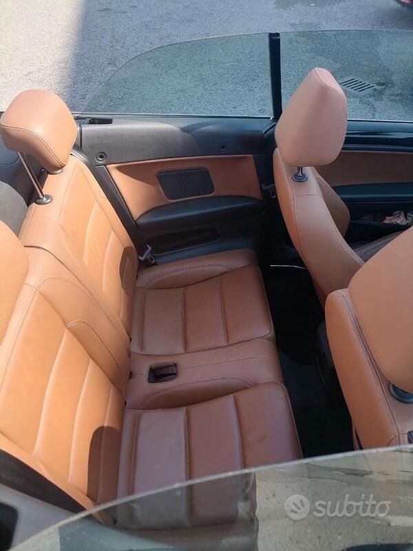 Usata VW Golf Cabriolet 105 CV (77 kW) 2012 Blu Cabrio