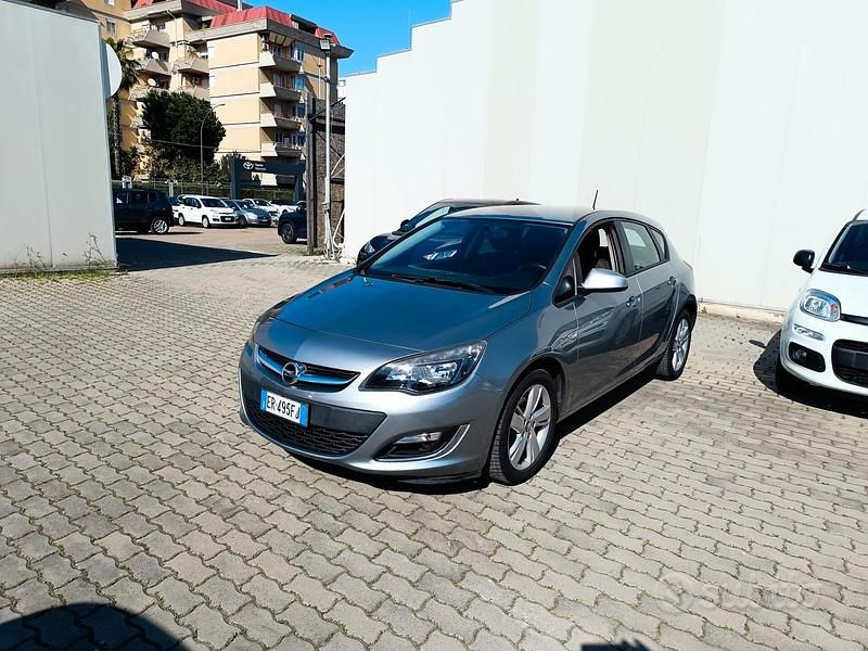 Usata Opel Astra 110 CV (80 kW) 2013 Grigio Berlina
