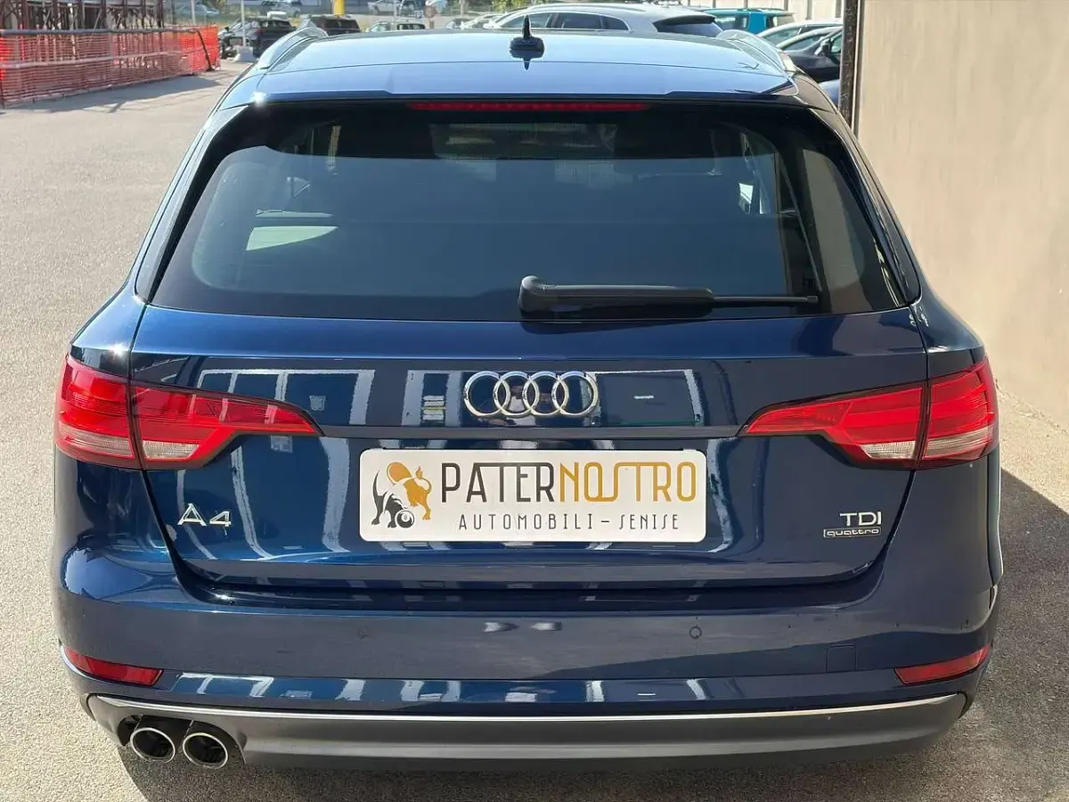 Usado Audi A4 Business 190 CV (139 kW) 2018 Azul Familiar