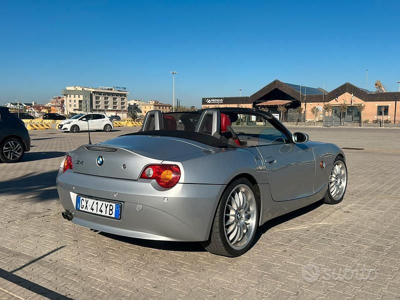 Begagnad BMW Z4 Efficient Dynamics 231 HK (169 kW) 2003 Grå Cab