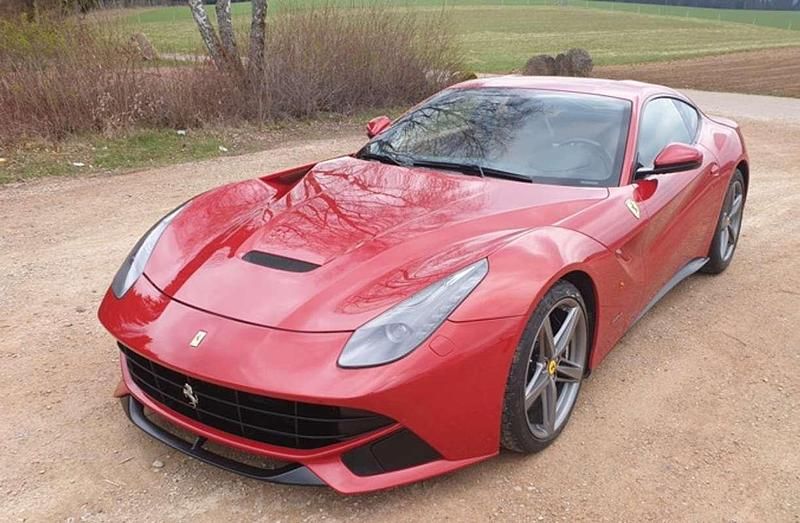 Usata Ferrari F12 741 CV (545 kW) 2013 Rosso Coupé